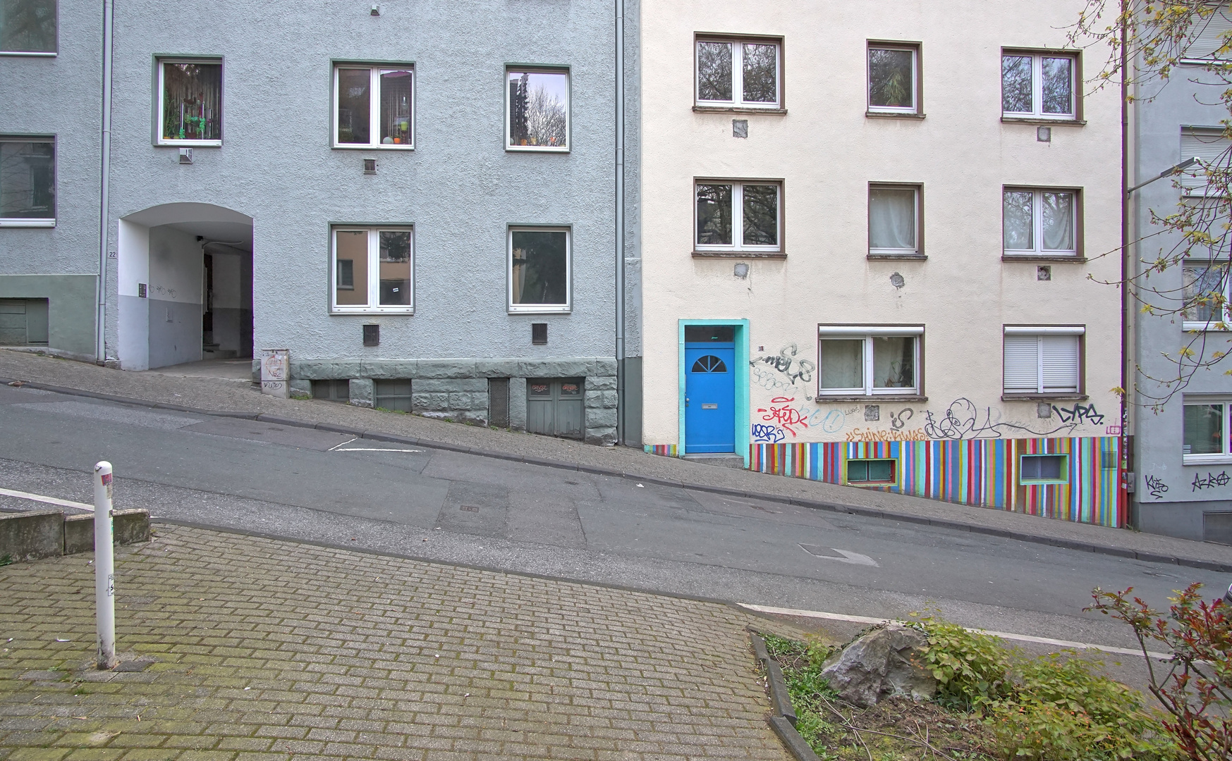 Stroten un Hüser in Wuppertal - In Wuppertal geht's steil bergauf