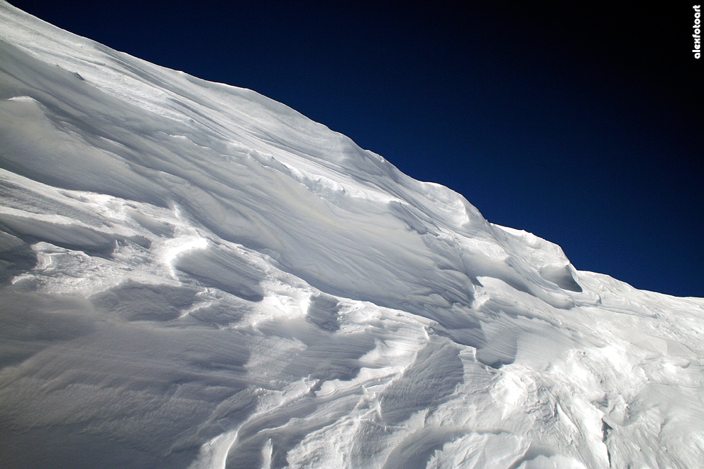 Structures of the Snow