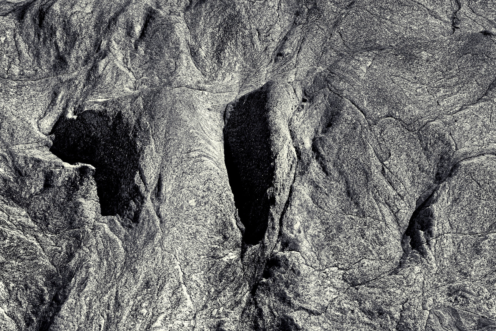 Struktur eines Felsens an der Küste  -  structure of rock at the coast