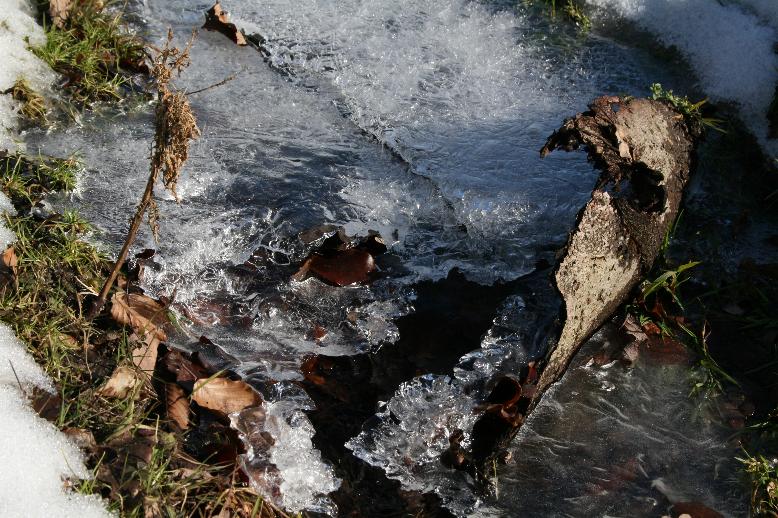 Strukturen in Eis (Tauwetter)