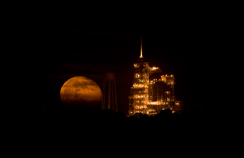 STS-126 Endeavour - Launch Pad B