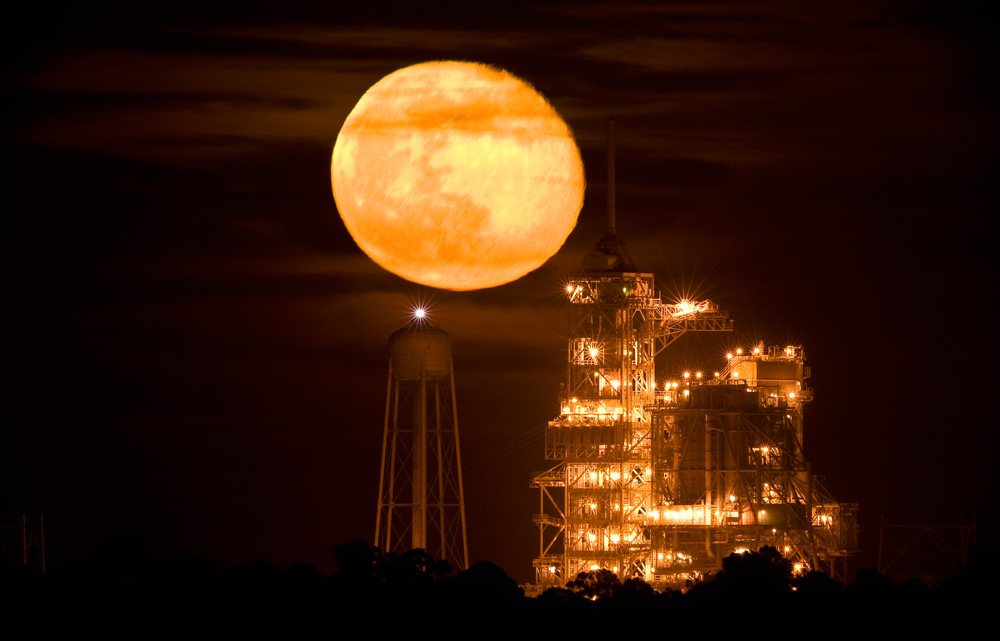 STS-126 Endeavour - Launch Pad B