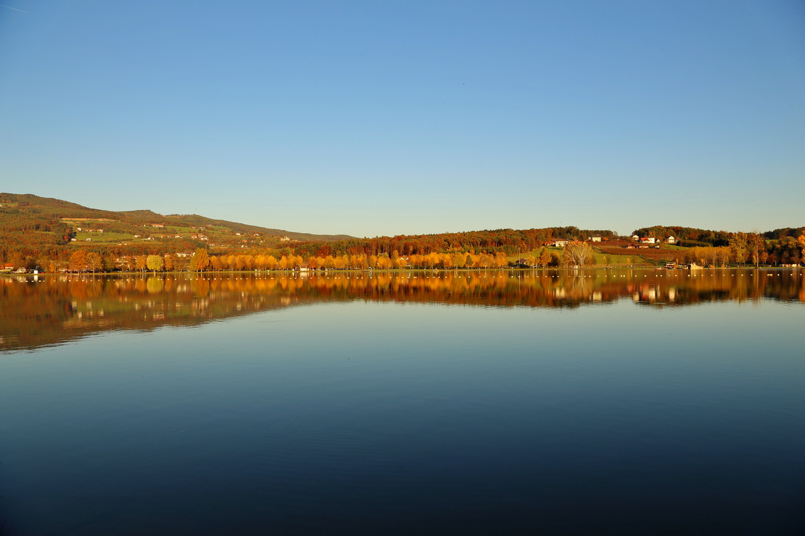 Stubenbergsee im Herbst