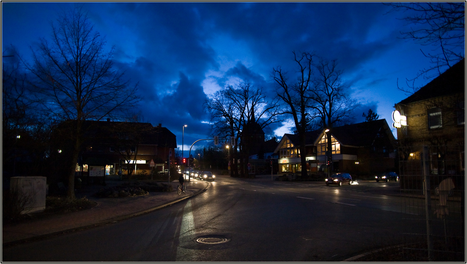 Stucke-Kreuzung zur blauen Stunde