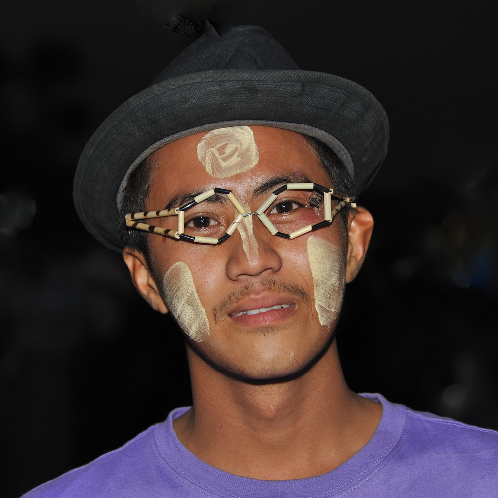 Student at the Kyaikhtiyo Pagoda