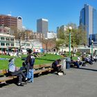 Studenten genießen die Aprilsonne in Seattle