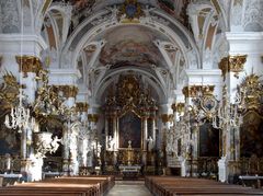 Studienkirche Mariä Himmelfahrt Blick zum Altar