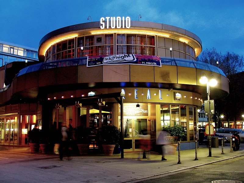 Studio Bar in Frankfurt am Abend Foto & Bild frankfurt, world Bilder