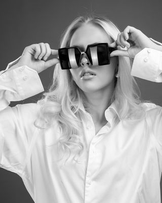 Studio Portrait Photography – Fashion-inspired Editorial Look | Kuvaajankulma, Lappeenranta