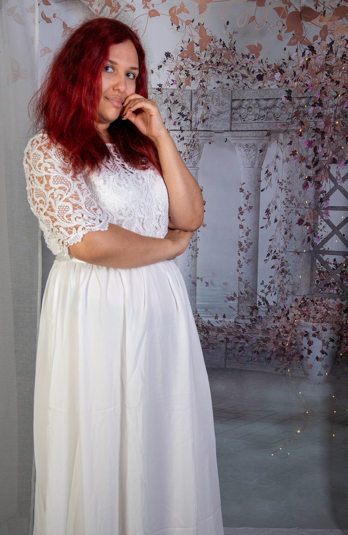 Studio weißes Kleid