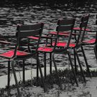 Stühle am Neckar
