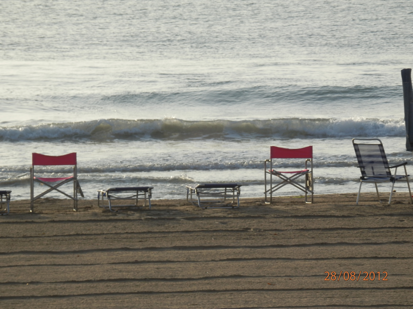 Stühle am Strand (morgens)