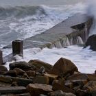 Stürmische Brandung am schwarzen Meer