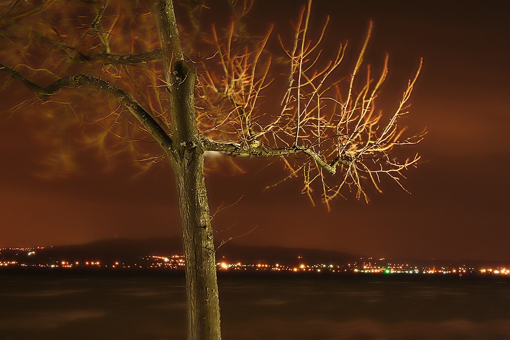 Stürmische Nacht mit dem Blick über den See