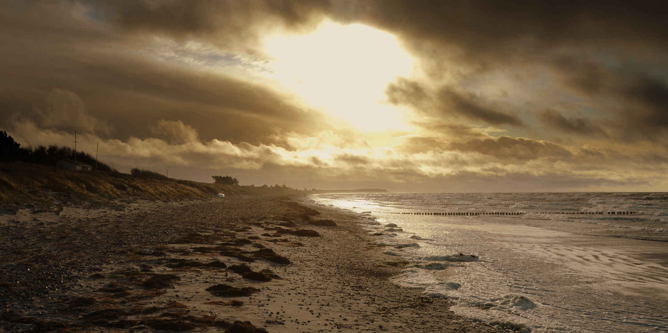 Stürmische Ostsee im Dezember / Insel Hiddensee