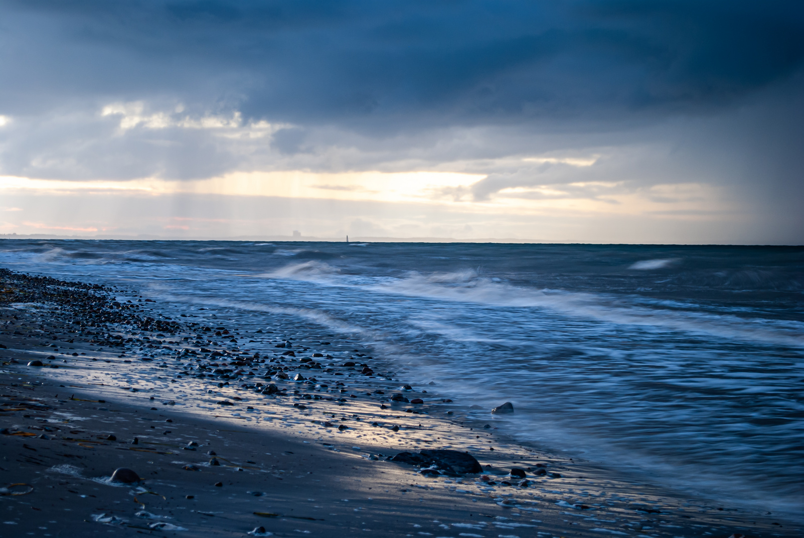Stürmische Ostseeküste Foto & Bild landschaft, fotos, ostsee Bilder auf