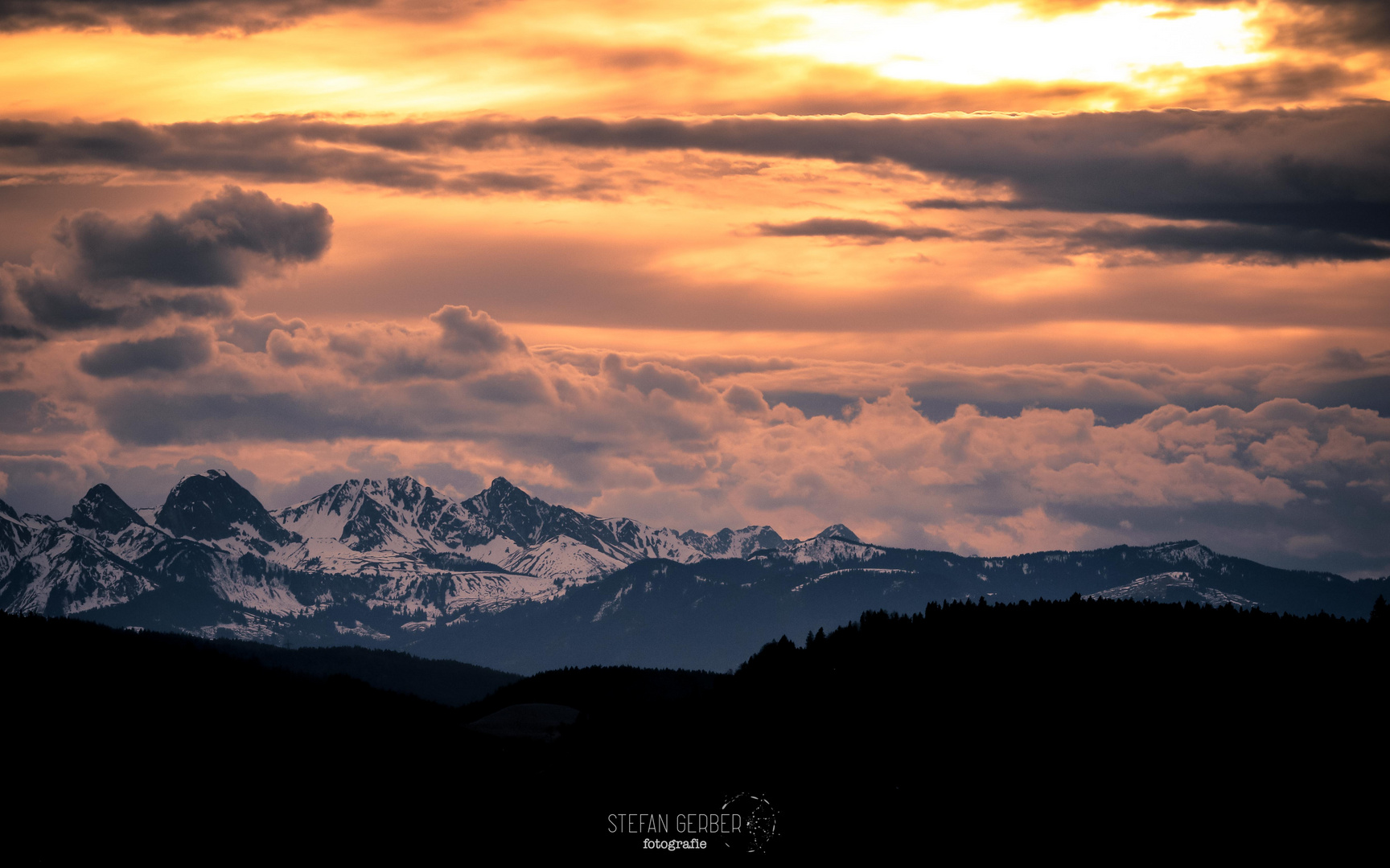 Stürmischer Abend über dem Emmental 