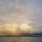 Stürmischer Abend über dem IJsselmeer-Meer .  .  .