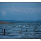 Stürmischer Ammersee mit Alpen