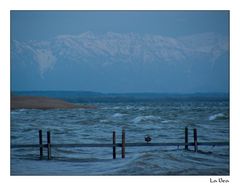 Stürmischer Ammersee mit Alpen