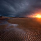 Stürmischer Sonnenuntergang am Meer