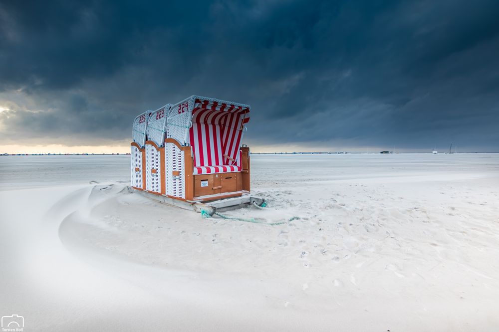 Stürmischer Sonnenuntergang am Strand von Norddorf