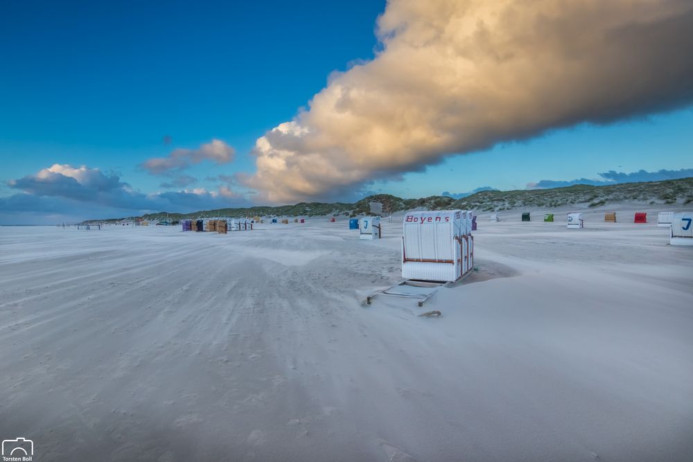 Stürmischer Sonnenuntergang am Strand von Norddorf