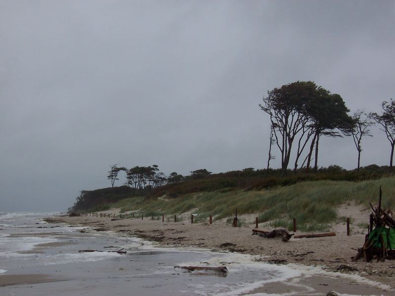 Stürmischer Strandspaziergang mitten im Hochsommer