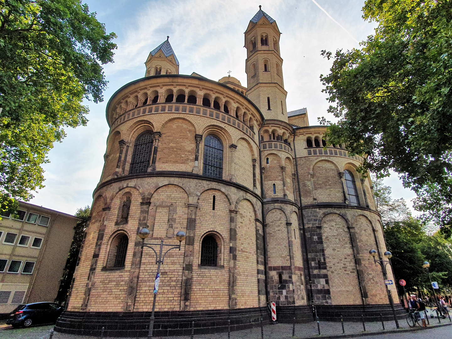 Stürzende Linien zu Köln