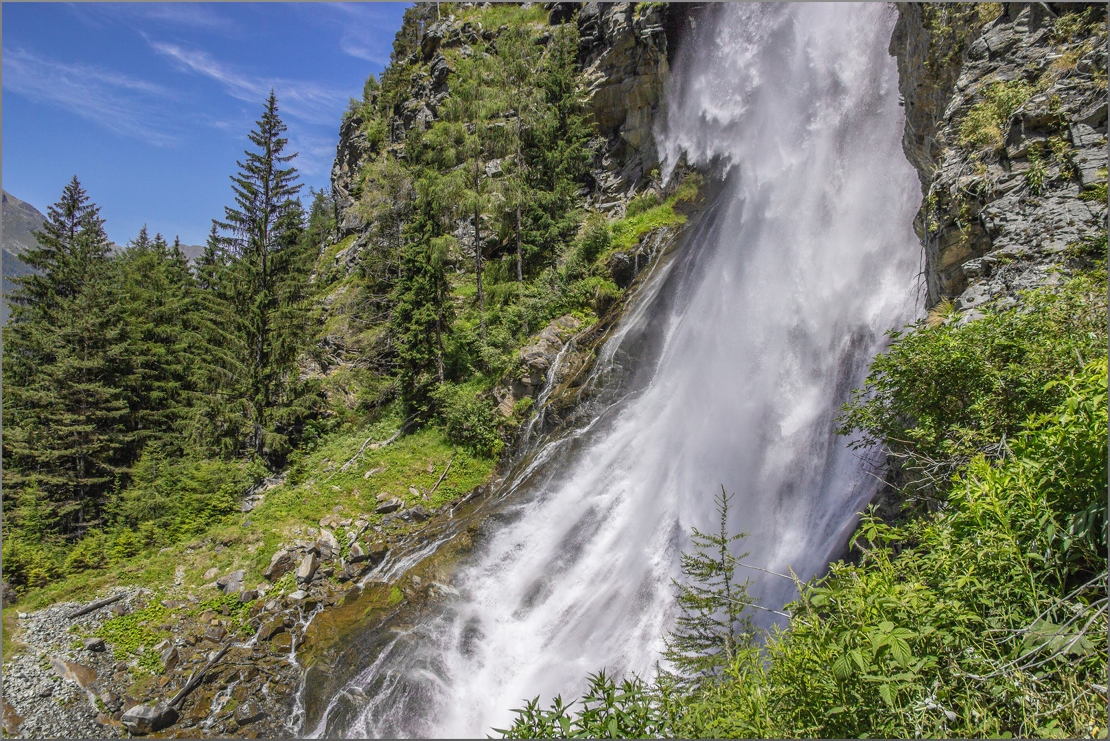 Stürzende Wasser