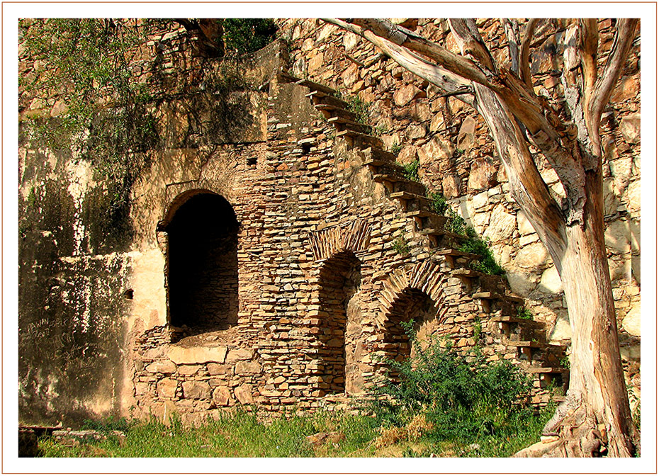 Stufen zum Taragarh Fort