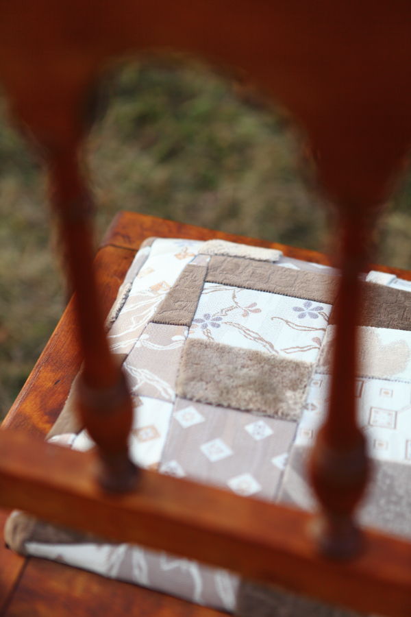 Stuhl, beige-braun -Detail- .... patchwork