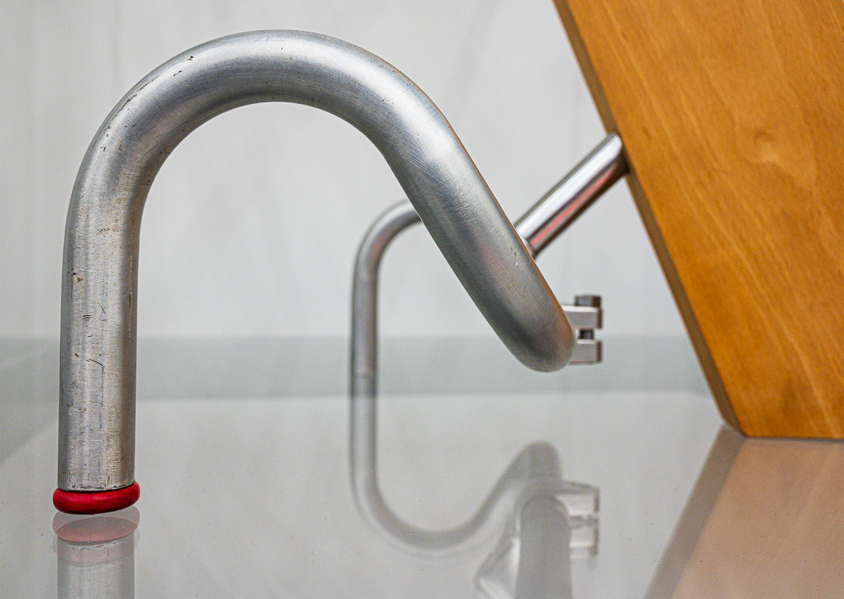 Stuhlbeine II Foto & Bild | abstraktes, stillleben, möbel Bilder auf