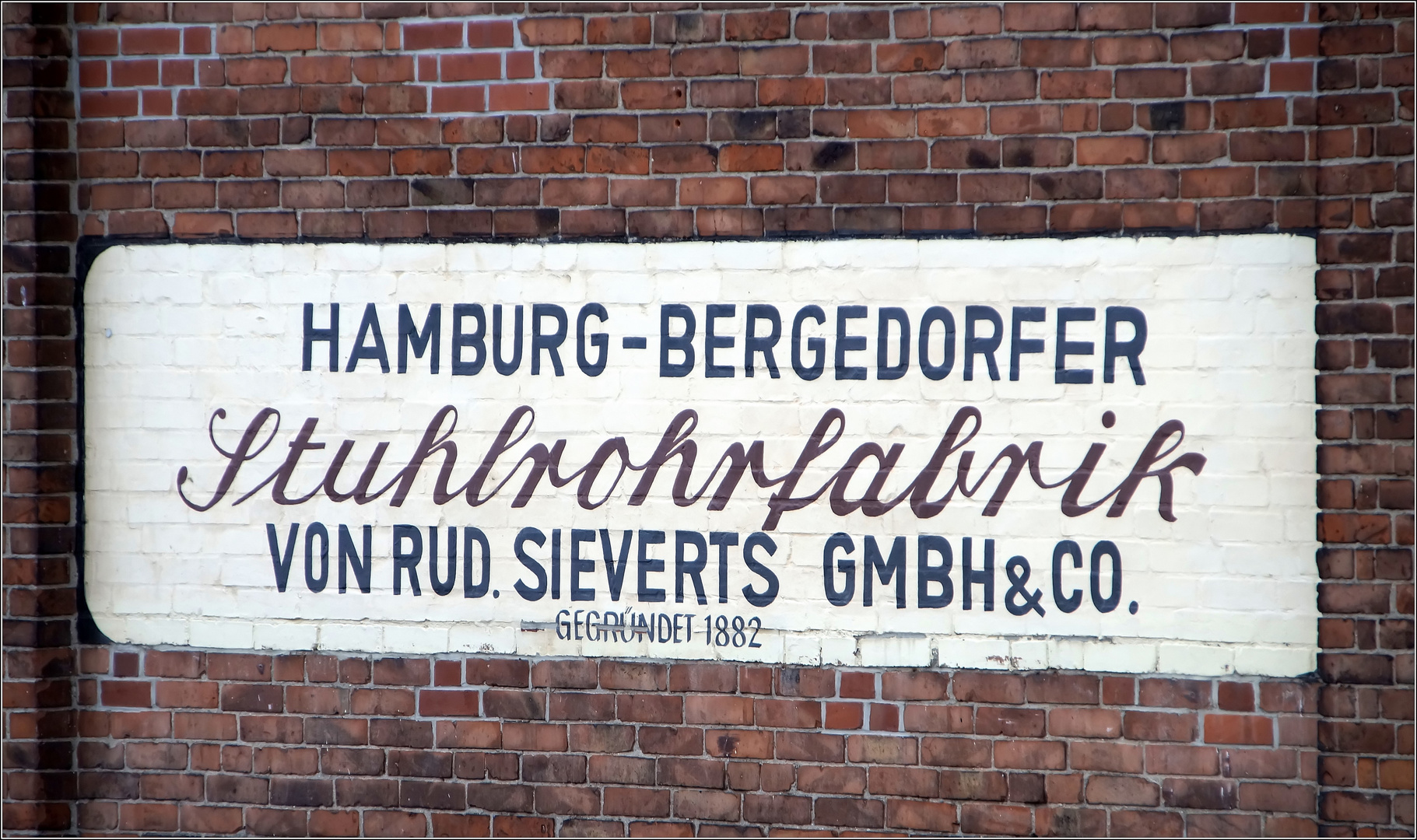 Stuhlrohrfabrik....nur noch ein Schild....der Rest ist Geschichte