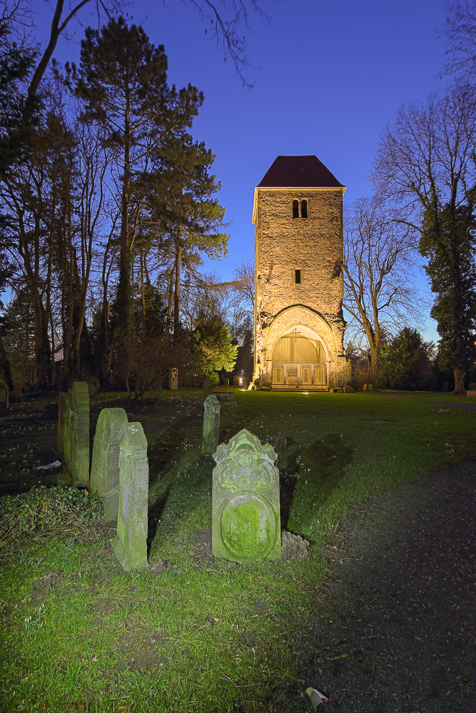 Stumpfer Foto &amp; Bild | architektur, friedhöfe, @blue hour Bilder