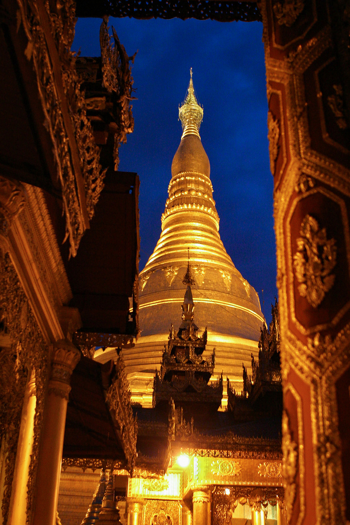 Stupa der Shwedagon-Pagode in Yangon