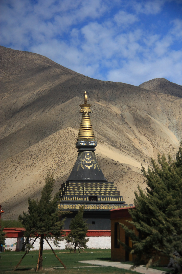 Stupa im Kloster Samye