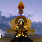 Stupa im letzten Tageslicht