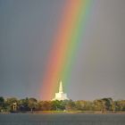 Stupa mit Regenbogen