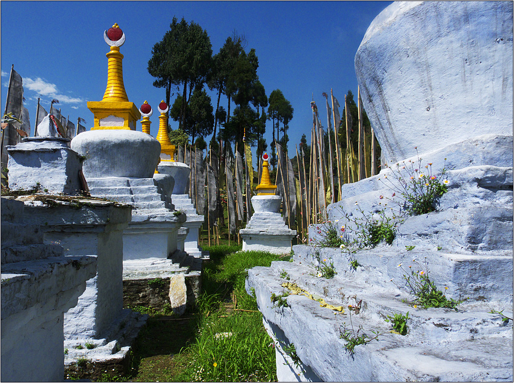 stupas at sangacholing monastery