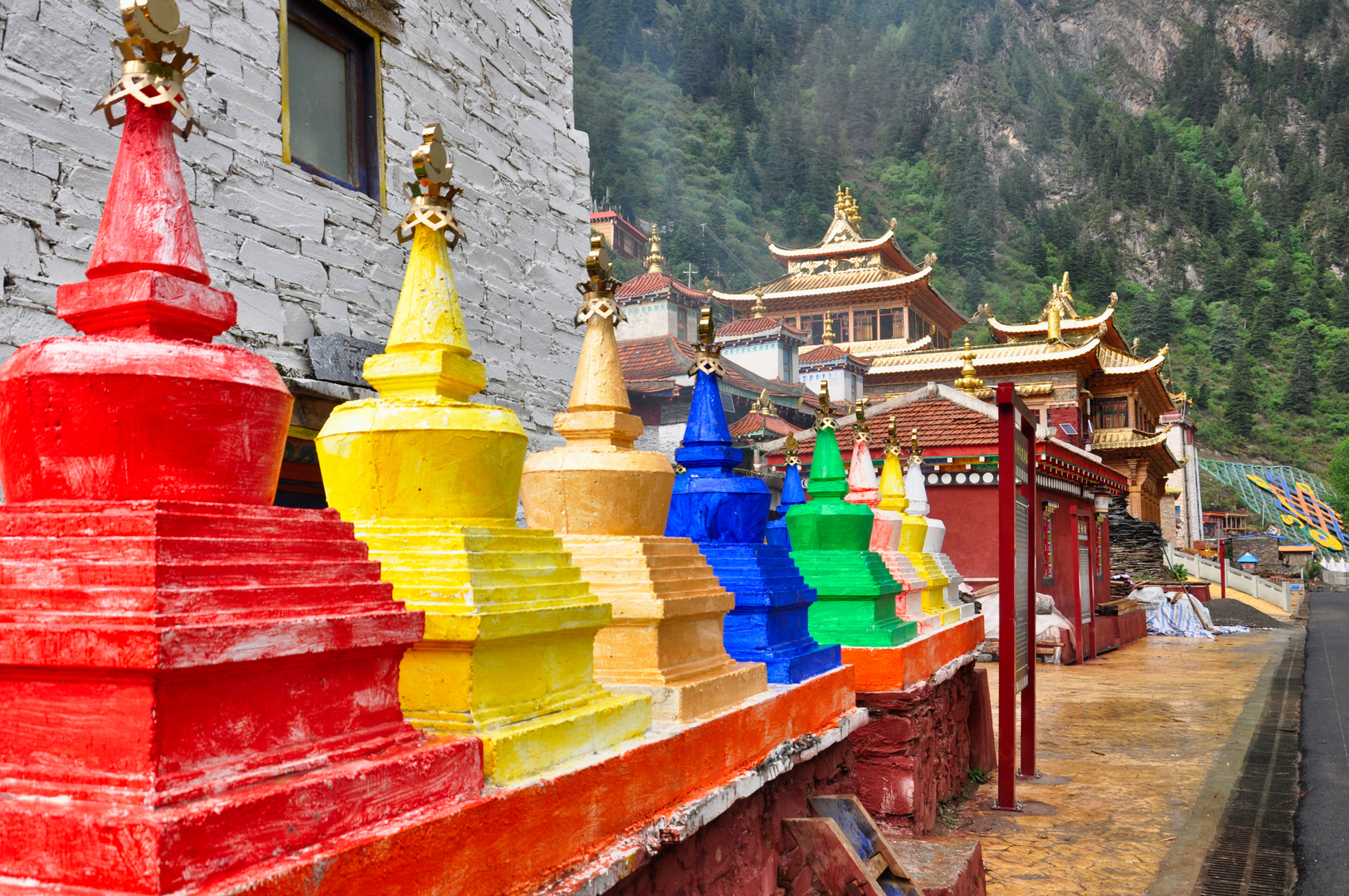 Stupas im Kinderkloster... Osttibet Westsichuan