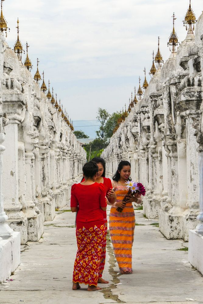 ...Stupas in der Kuthodaw Pagode...