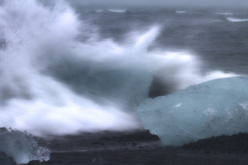 Sturm an der Jökulsarlon Lagune in Island von Hans-Joachim Lauenstein 