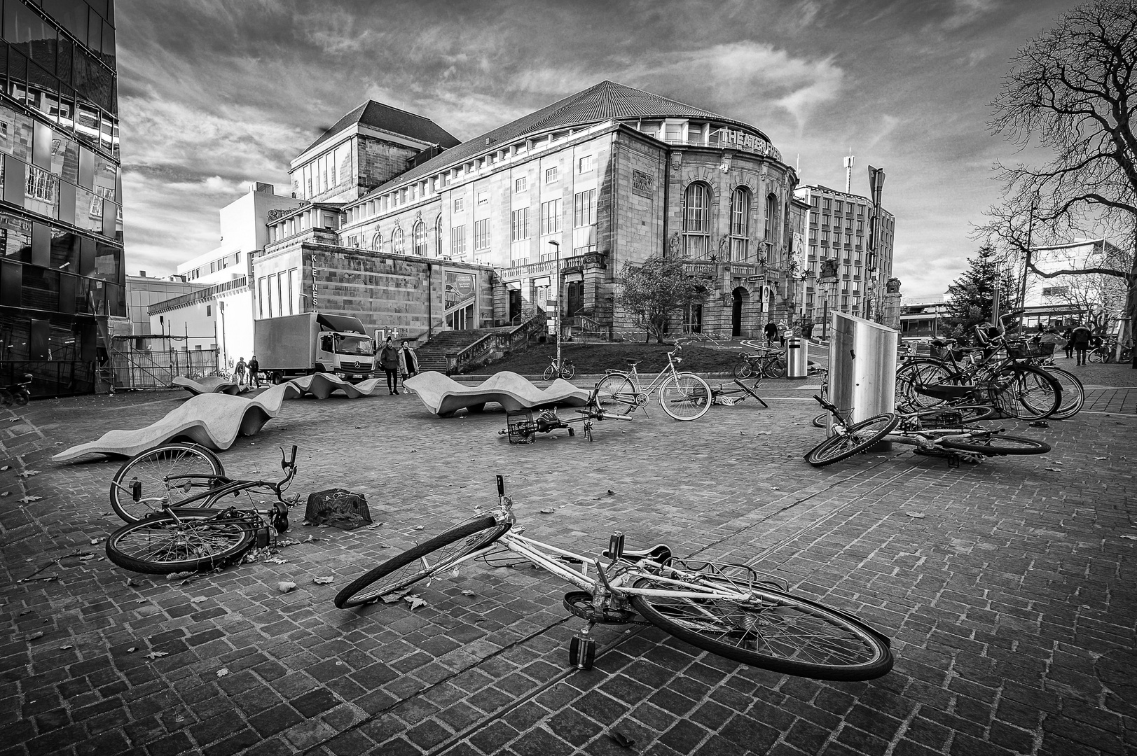 Sturm auf dem Platz der Synagoge