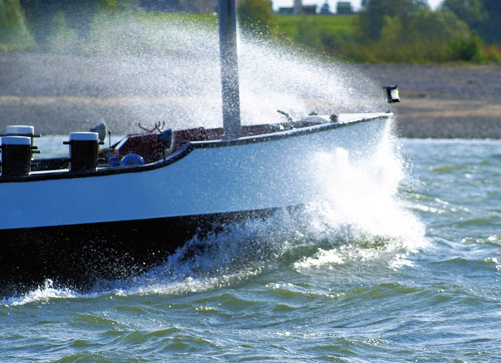 Sturm auf dem Rhein