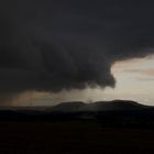 Sturm bricht los aus Wolkentürmen