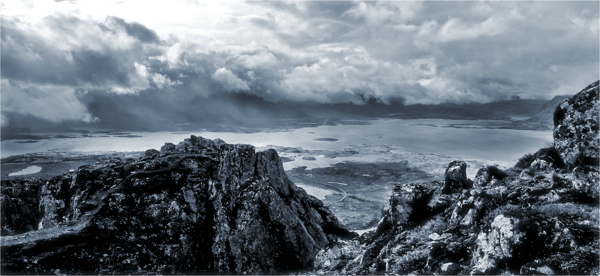 STURM ÜBER DEN LOFOTEN