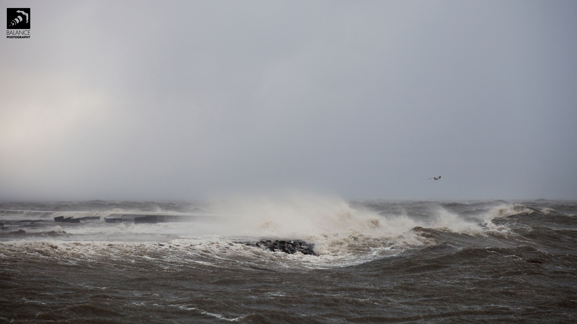 Sturm Xaver überrollt die Perlebucht in Büsum...