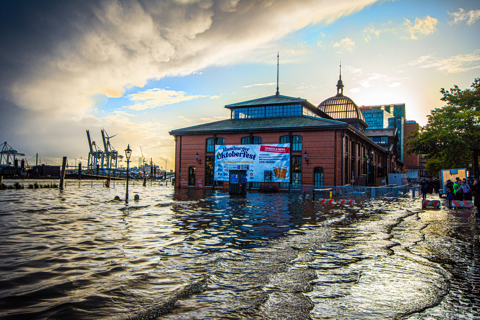 Sturmflut an der Fischauktionshalle