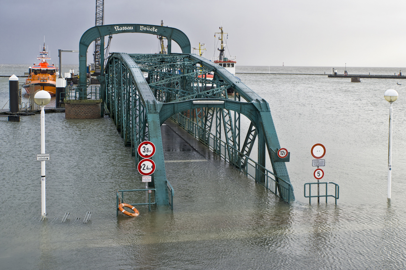 Sturmflut im Schilderwald an der Nassau-Brücke